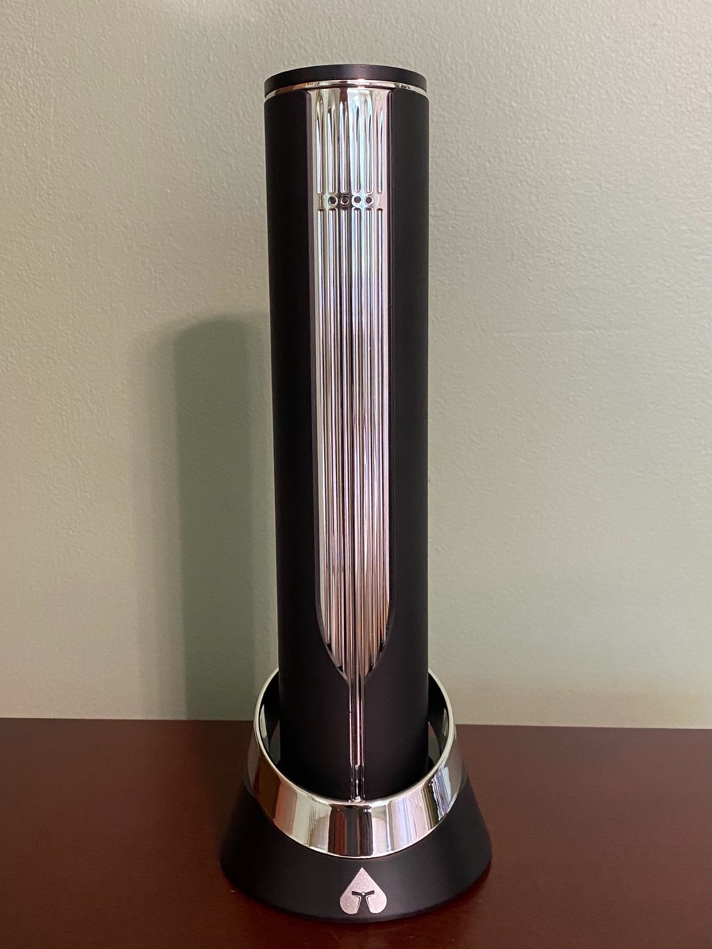 🍀NWT! Wine Opener ECHO Black Box with Pink Logo